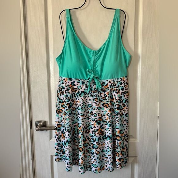 Arolina Swimsuit Dress Two Piece Cute Green Leopard Print With Shorts 22W NWT - Picture 2 of 9